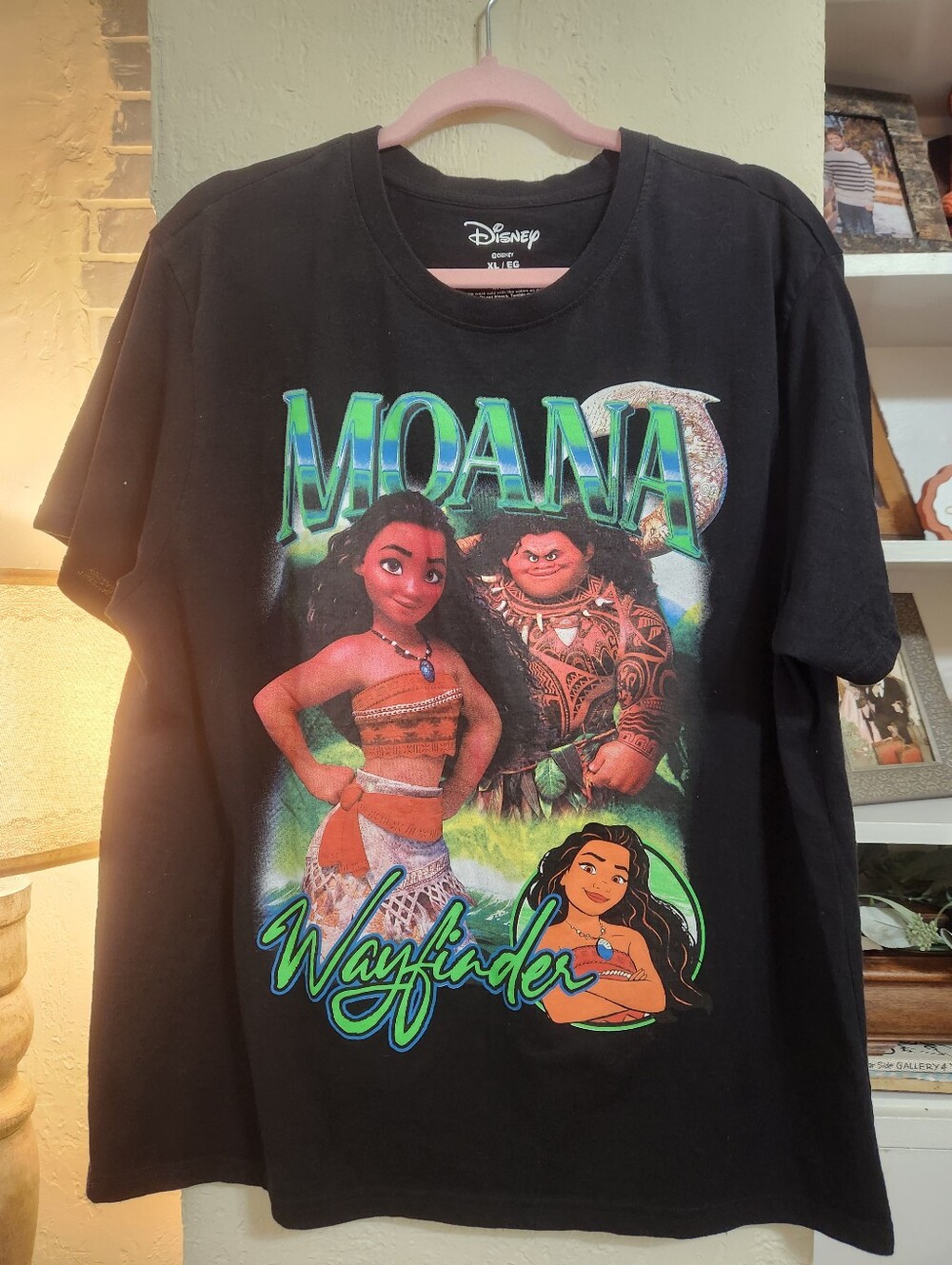 Disney Black Moana Graphic Tee with Green Accents Size XL P2P 23